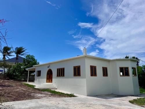 The Nook, Design Led 2BR Villa, Walk to Beach, Jakes, Restaurants and More in Treasure Beach