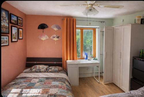 room detail thumbnail 1