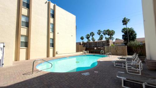 Walkable Location - 99 Steps to Beach - Pool apts - image 3