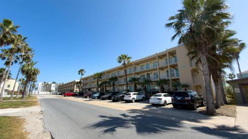 Walkable Location - 99 Steps to Beach - Pool apts - image 2