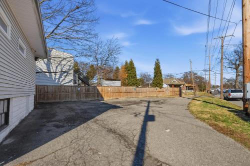 Historic Foursquare Home Vintage Charm & Comfort - image 10