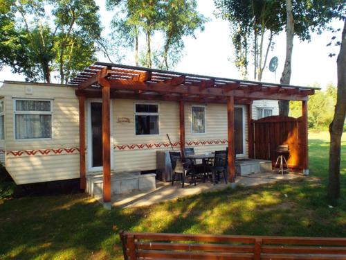 Viesnīcas āriene, Mobile Home im Ferienpark mit Seezugang in Dabel