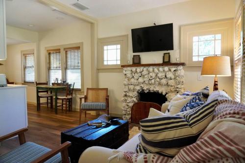 1940 Cottage on the Nature Coast in Yankeetown, USA