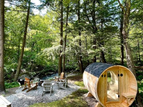 Le 88 Howard - Spa Sauna River & Cute Bridge in Mansonville (QC)