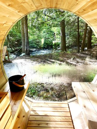 Le 88 Howard - Spa Sauna River & Cute Bridge in Mansonville (QC)