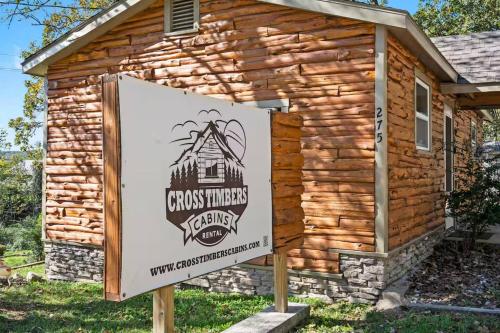 Couples Escape: Cozy Lakeside Cabin by the Marina - Holiday Home in Forsyth (MO)