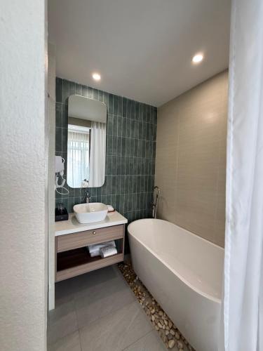 room detail thumbnail 2