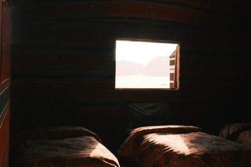 4 twin beds