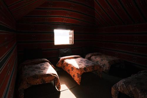 3 twin beds