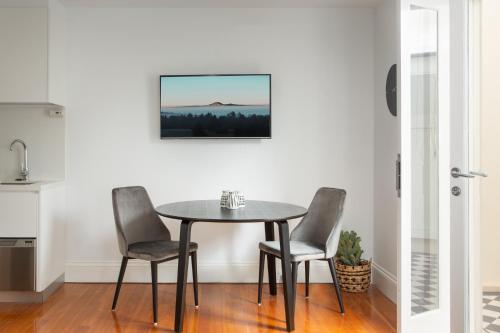 Stunning Studio with Alfresco Terrace near Trains - image 8