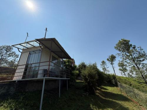 Mad & Nomad Backpackers Hostel in 우띠