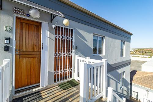 Yzer Drift Beach Escape 2 Bedroom 2 Bathroom Apartment in Yzerfontein