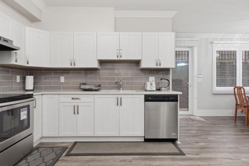 Modern Seaside Sanctuary 1 BR Executive Suite near White Rock Beach in White Rock