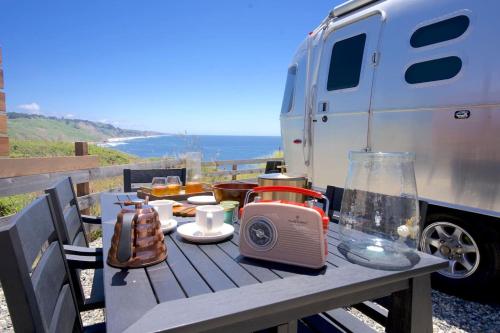 Beachfront California Coast Airstream - Dreamy – khách sạn tại Vịnh Half Moon