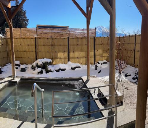 Tampilan eksterior, Fujisansuikan Kawaguchiko 富士山水館 in Fujikawaguchiko