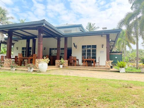 Singha Holiday Bungalow in Galketigama