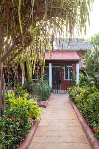 Hidden Gem! Charming 2 Bedroom Vacation Home!