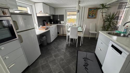 Κουζίνα, "Ruhige Naturlage im Wald" Ferienhaus mit Sauna in Schwarzheide
