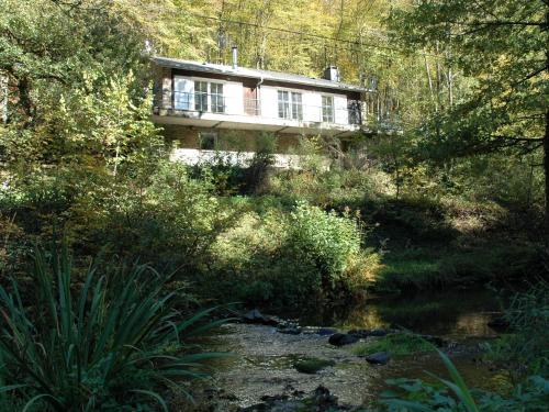 Chalet L Eau Vive, Unterkunft in Gembes