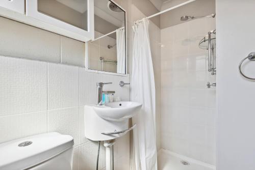 Comfy Studio near Gabba with Secure Parking - image 3