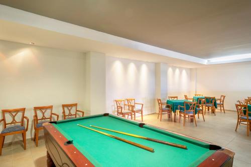 Smartline Cosmopolitan Hotel - image 38