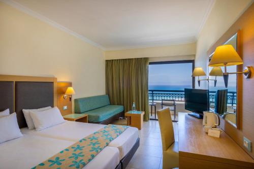 Smartline Cosmopolitan Hotel - image 29
