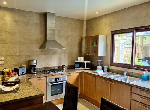 Sibaja Palms Sunset Beach Luxury Apartment in Taling Ngam