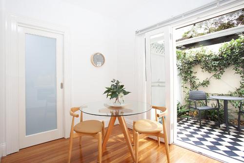 Leafy and Tranquil Inner West Studio Apartment - image 11