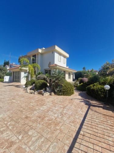 Faros Beach Luxury Villa Pervolia – khách sạn tại Perivolia