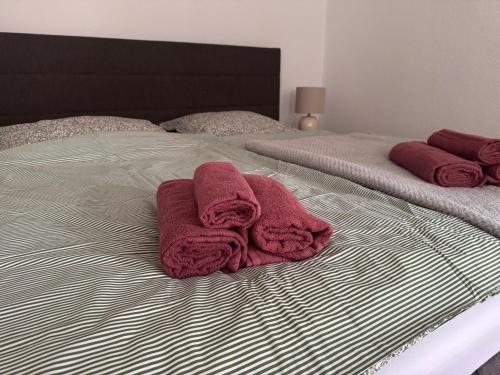 Wohnung mit Boxspringbett - Küche - Fahrstuhl - WLAN - Hofstellplatz