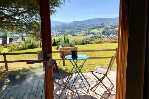 Grand studio vue montagne entrée parc chartreuse – khách sạn tại Montagnole