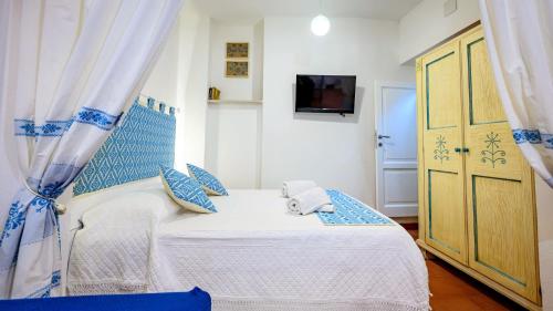 Cris House