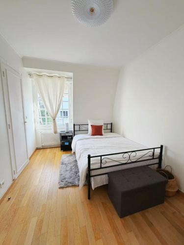 Signature Residence, 5 Bedroom Detached House 1000 square meters,15 min to Paris by Metro in Шато