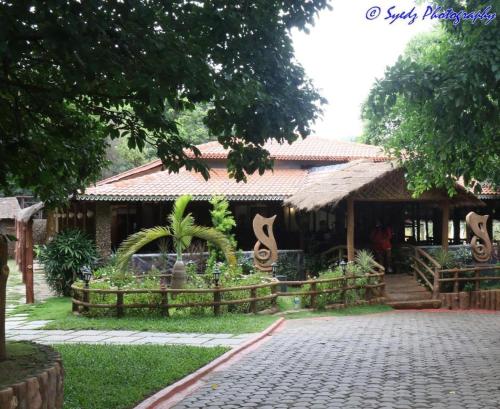. Shangri-La Jungle Village Resort