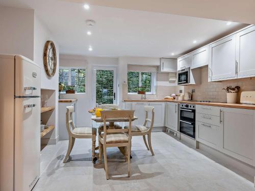 Iekārtas, 2 Bed in Broadway oc-95825 in Snowshill