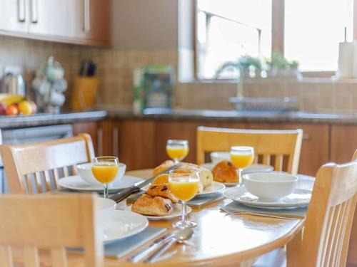 Iekārtas, 2 Bed in Worcester oc-cc008 in Clifton upon Teme