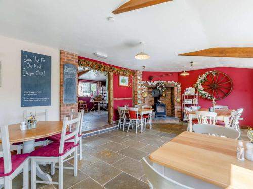 Iekārtas, 2 Bed in Worcester oc-cc008 in Clifton upon Teme