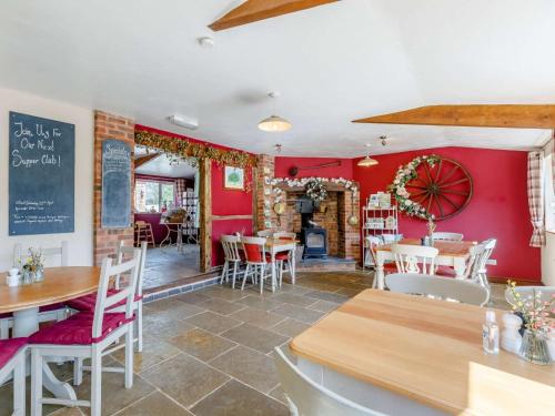 Iekārtas, 3 Bed in Worcester oc-cc037 in Clifton upon Teme