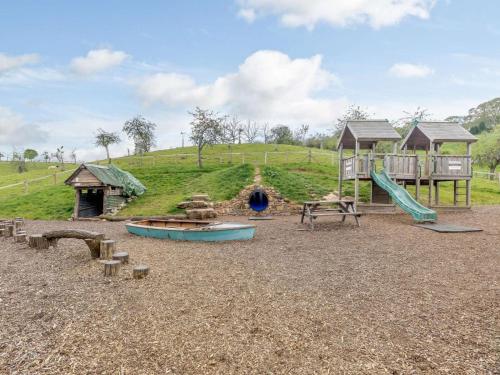 Iekārtas, 3 Bed in Worcester oc-cc037 in Clifton upon Teme