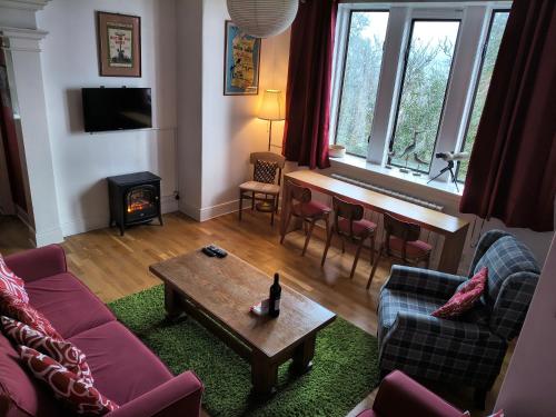 Jagatud salong / TV-ala, A Baronial Hall apartment - great views of Loch Fyne in Stonefield