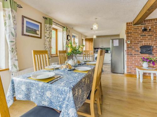 Iekārtas, 3 Bed in Worcester oc-cc030 in Clifton upon Teme