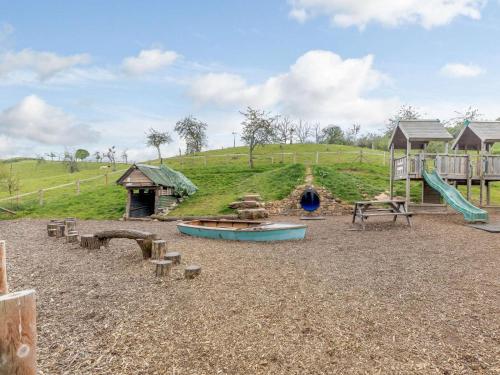 Iekārtas, 3 Bed in Worcester oc-cc030 in Clifton upon Teme