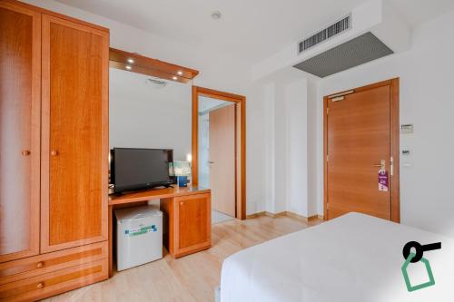 room detail thumbnail 1