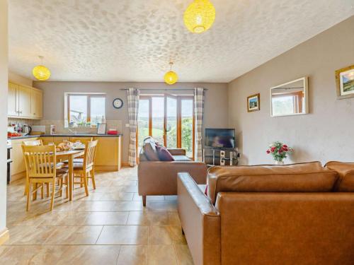 Iekārtas, 2 Bed in Worcester oc-cc071 in Clifton upon Teme