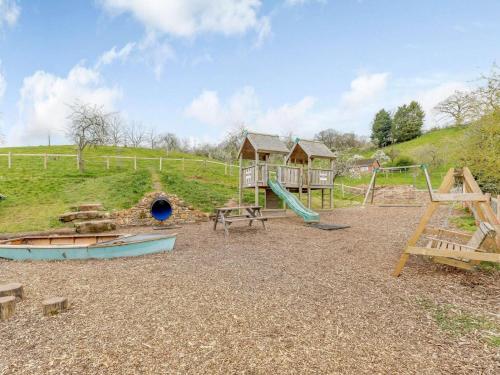 Iekārtas, 2 Bed in Worcester oc-cc071 in Clifton upon Teme