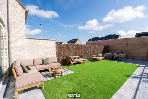 Villa Mater Maris - with large garden and garage – khách sạn tại Westende-Bad