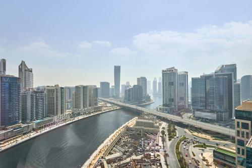 Modern Chic Studio Featuring Skyline Views - image 6