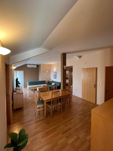 Villa Sunce Beachfront 4