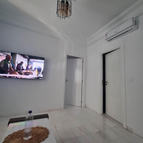 Ennasr Comfort Stay, 2 Bedrooms, near Airport & Medical Centers in Ennasr