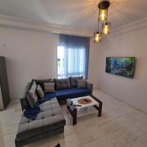 Ennasr Comfort Stay, 2 Bedrooms, near Airport & Medical Centers in Ennasr
